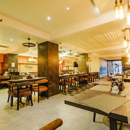 Treebo Premium Seven Lake View Hyderabad Exteriör bild