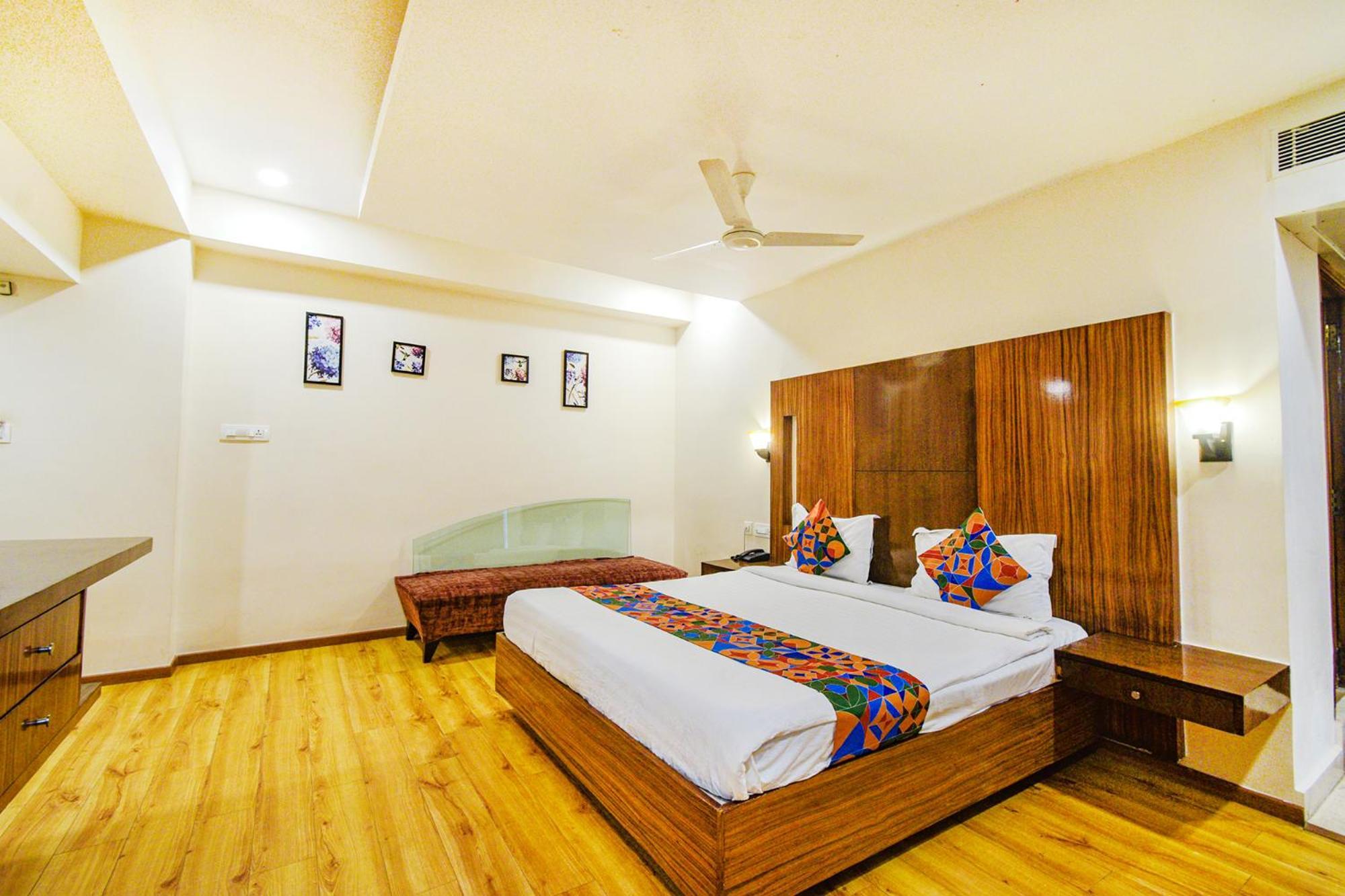 Treebo Premium Seven Lake View Hyderabad Exteriör bild
