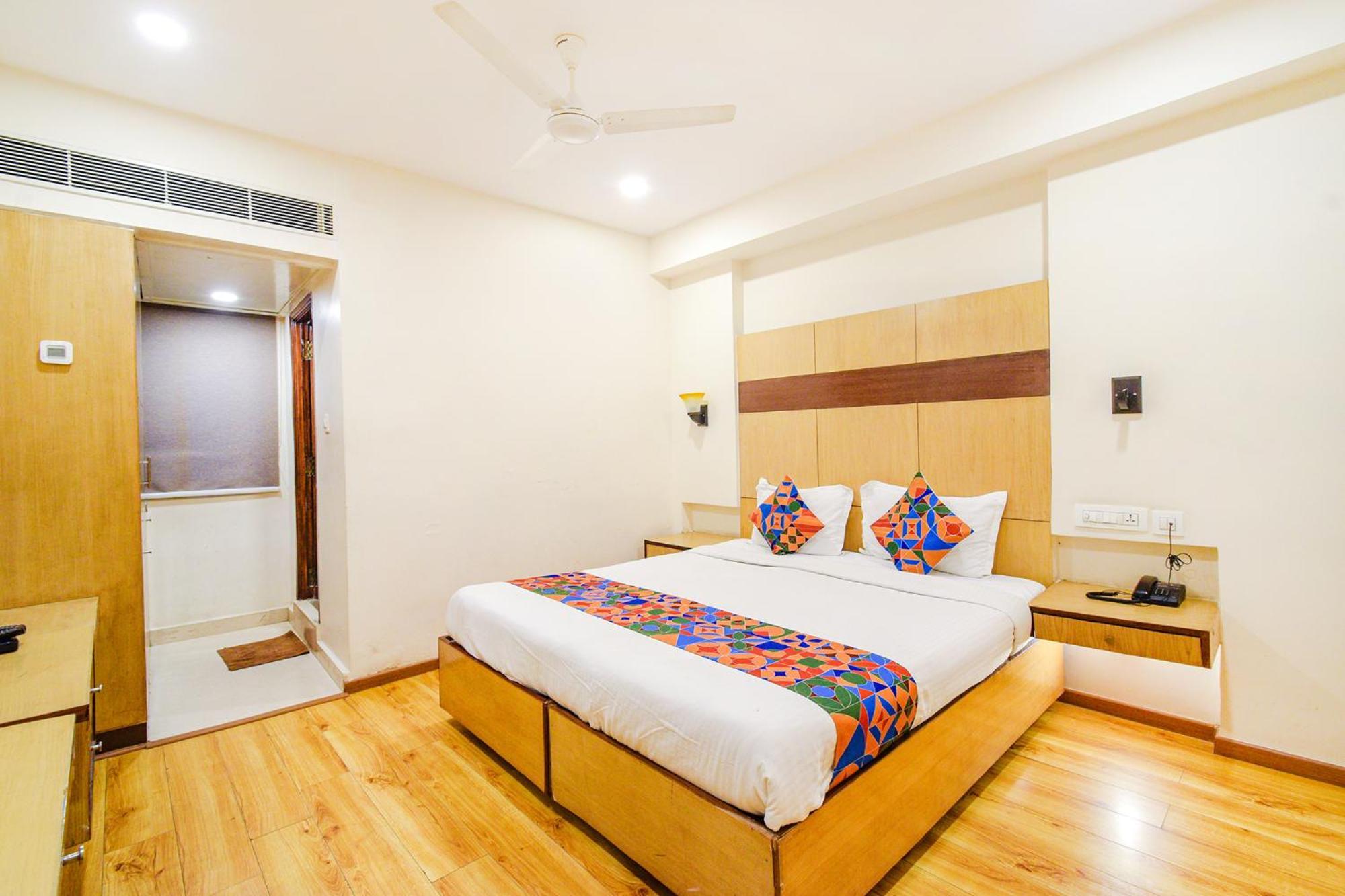 Treebo Premium Seven Lake View Hyderabad Exteriör bild