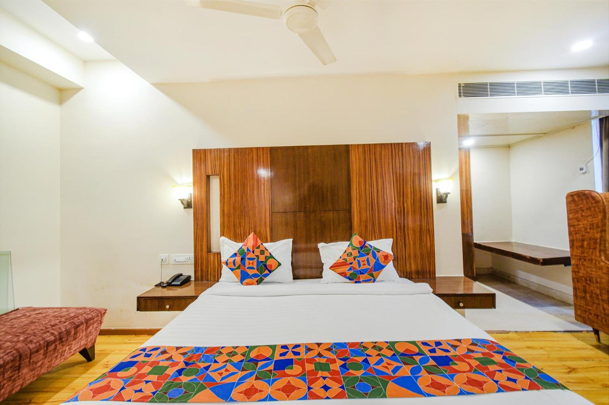 Treebo Premium Seven Lake View Hyderabad Exteriör bild