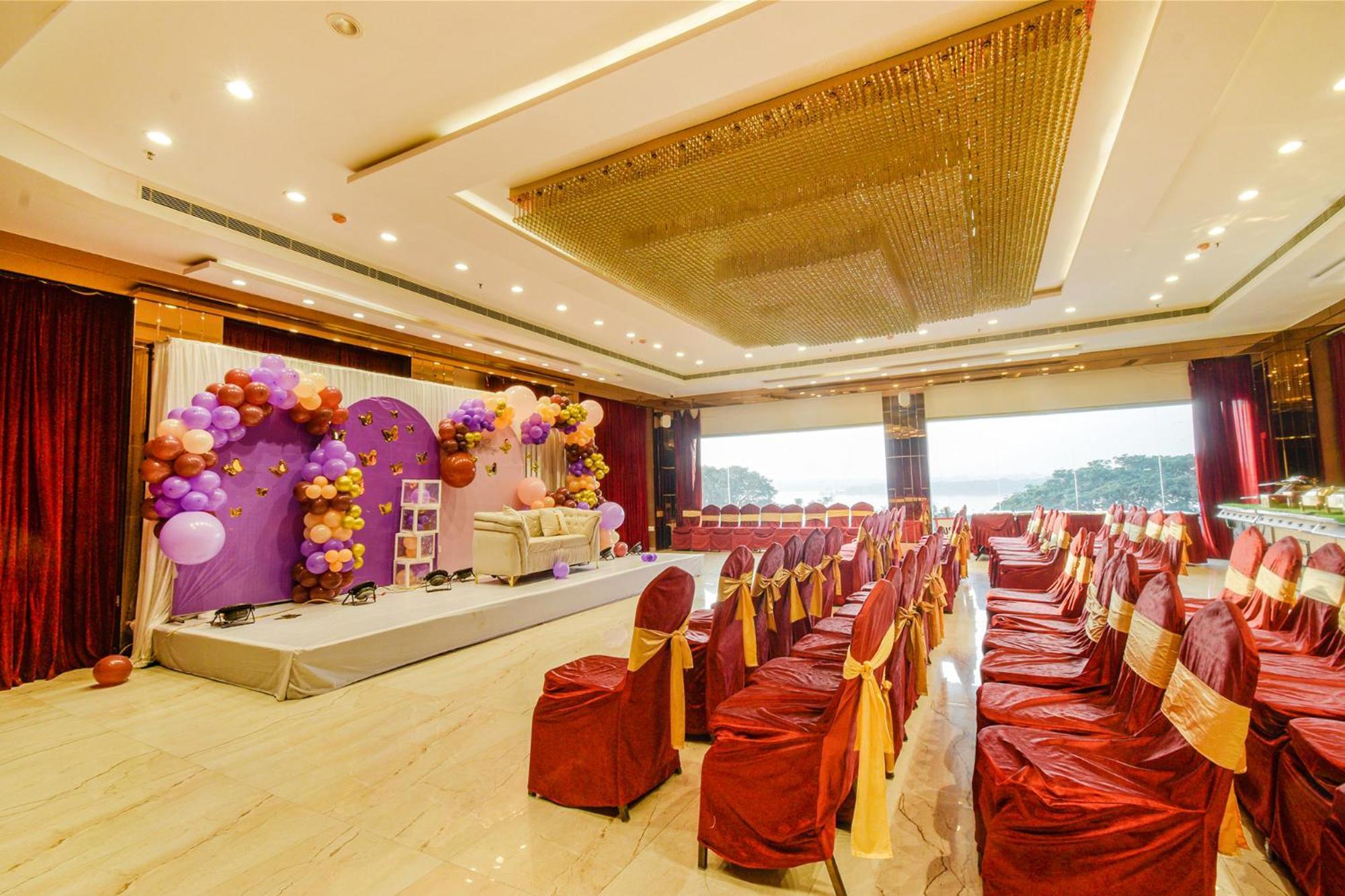 Treebo Premium Seven Lake View Hyderabad Exteriör bild