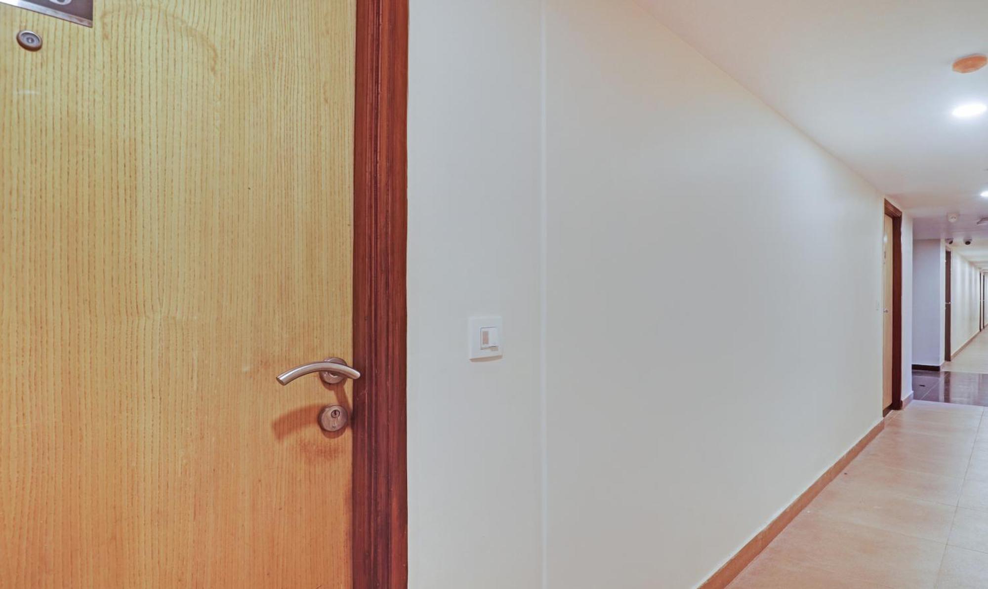Treebo Premium Seven Lake View Hyderabad Exteriör bild