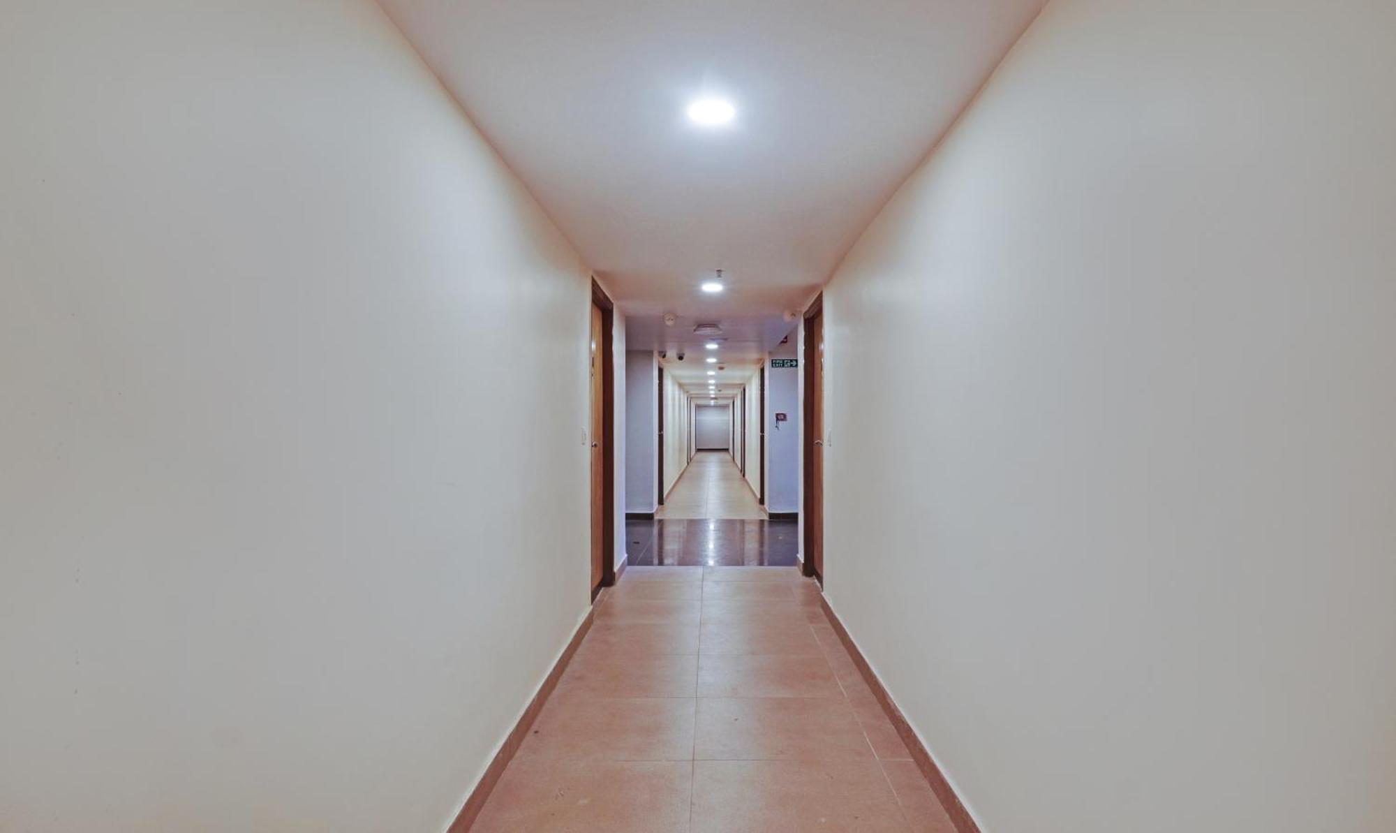 Treebo Premium Seven Lake View Hyderabad Exteriör bild