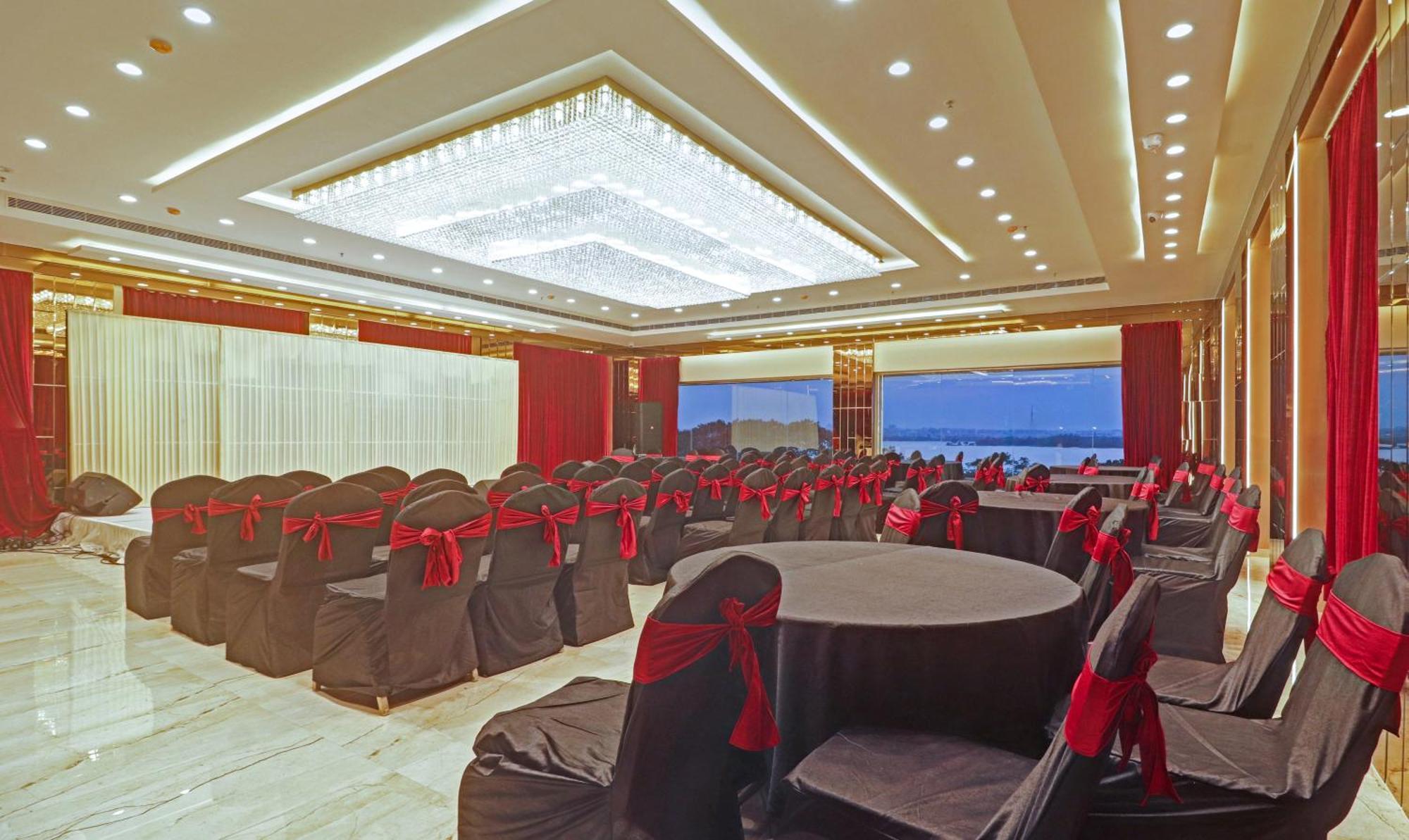 Treebo Premium Seven Lake View Hyderabad Exteriör bild
