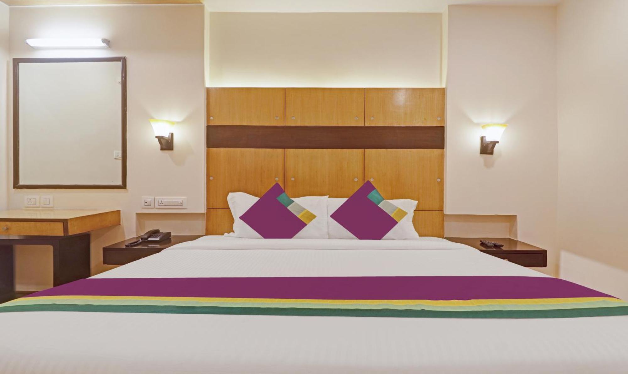 Treebo Premium Seven Lake View Hyderabad Exteriör bild