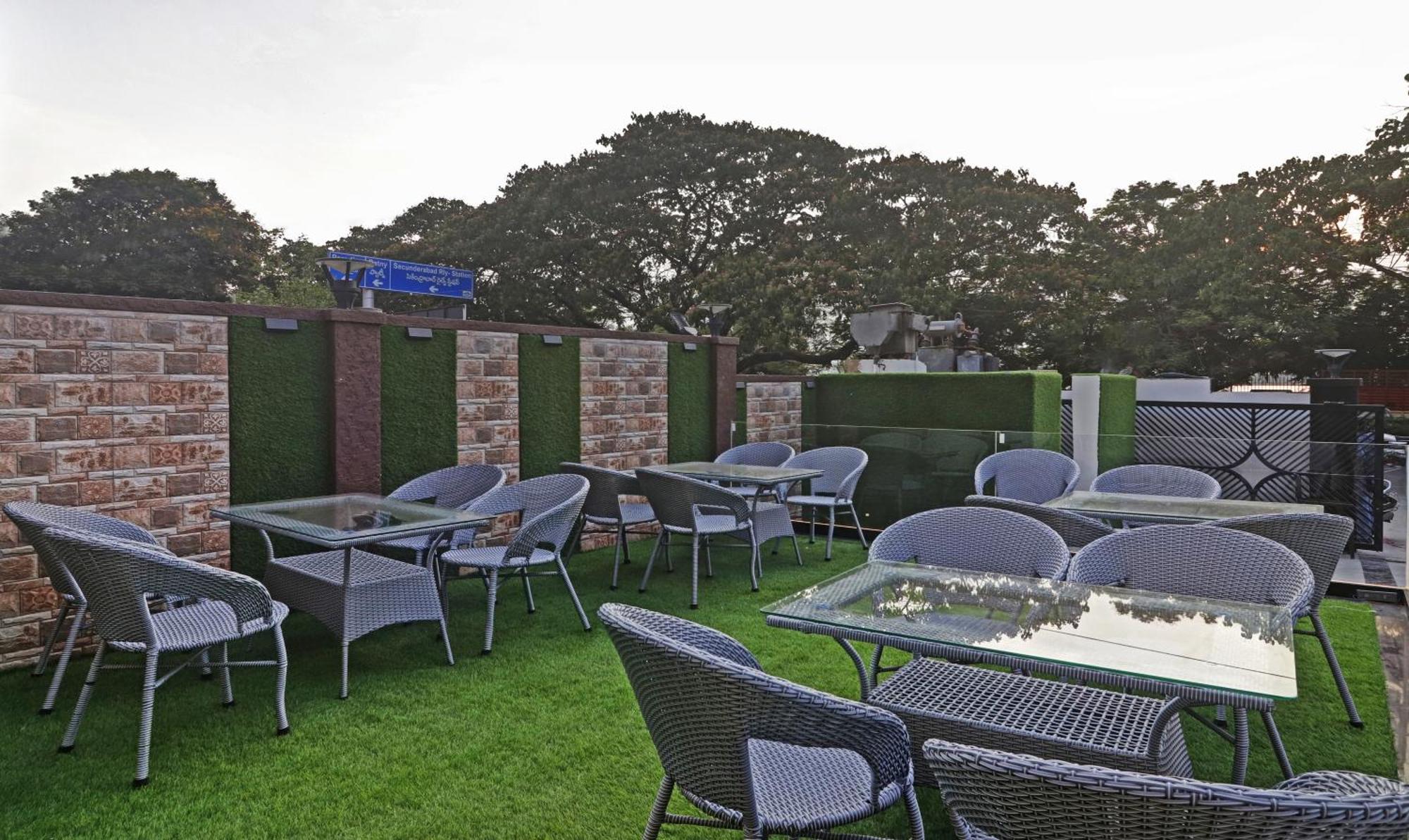 Treebo Premium Seven Lake View Hyderabad Exteriör bild