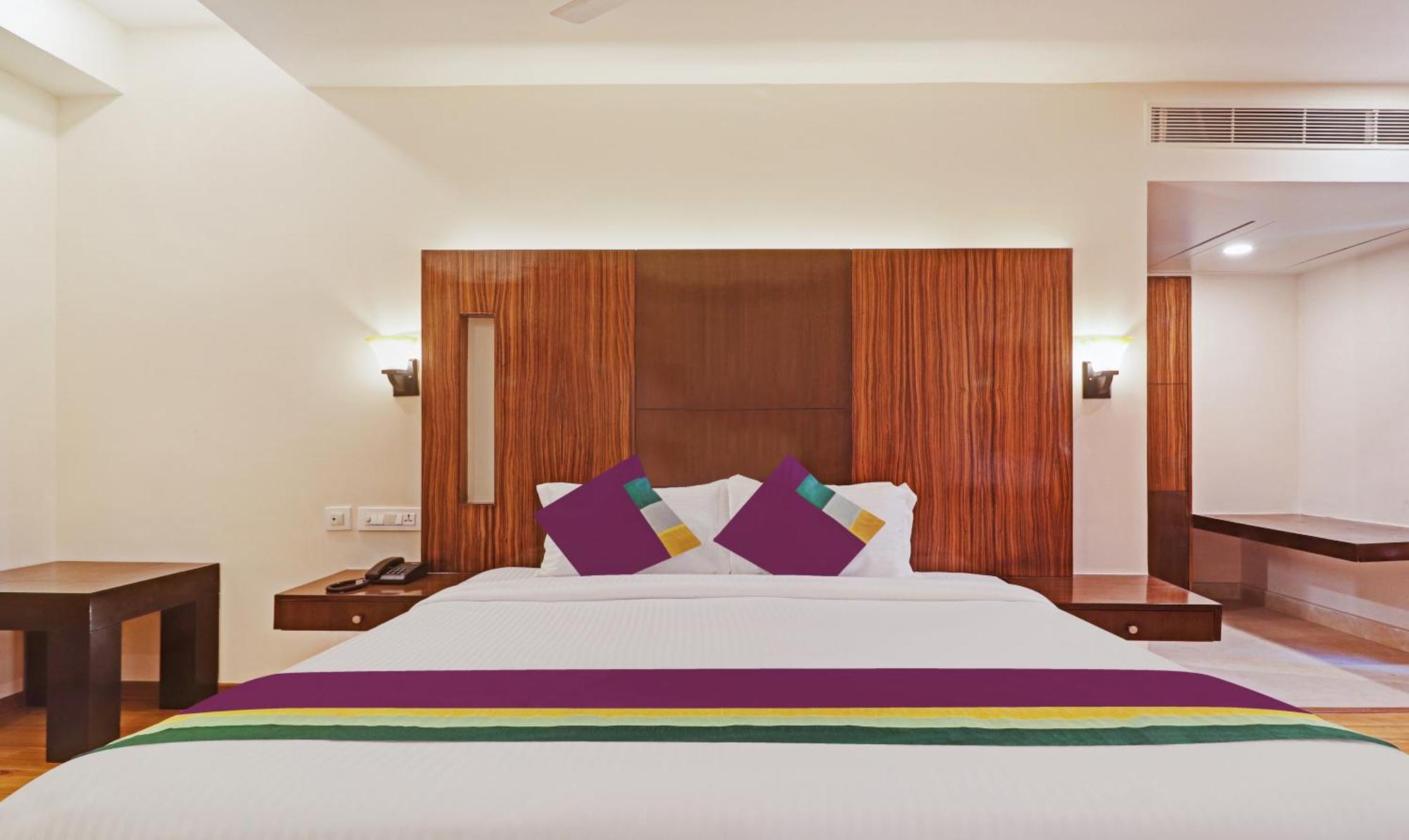 Treebo Premium Seven Lake View Hyderabad Exteriör bild