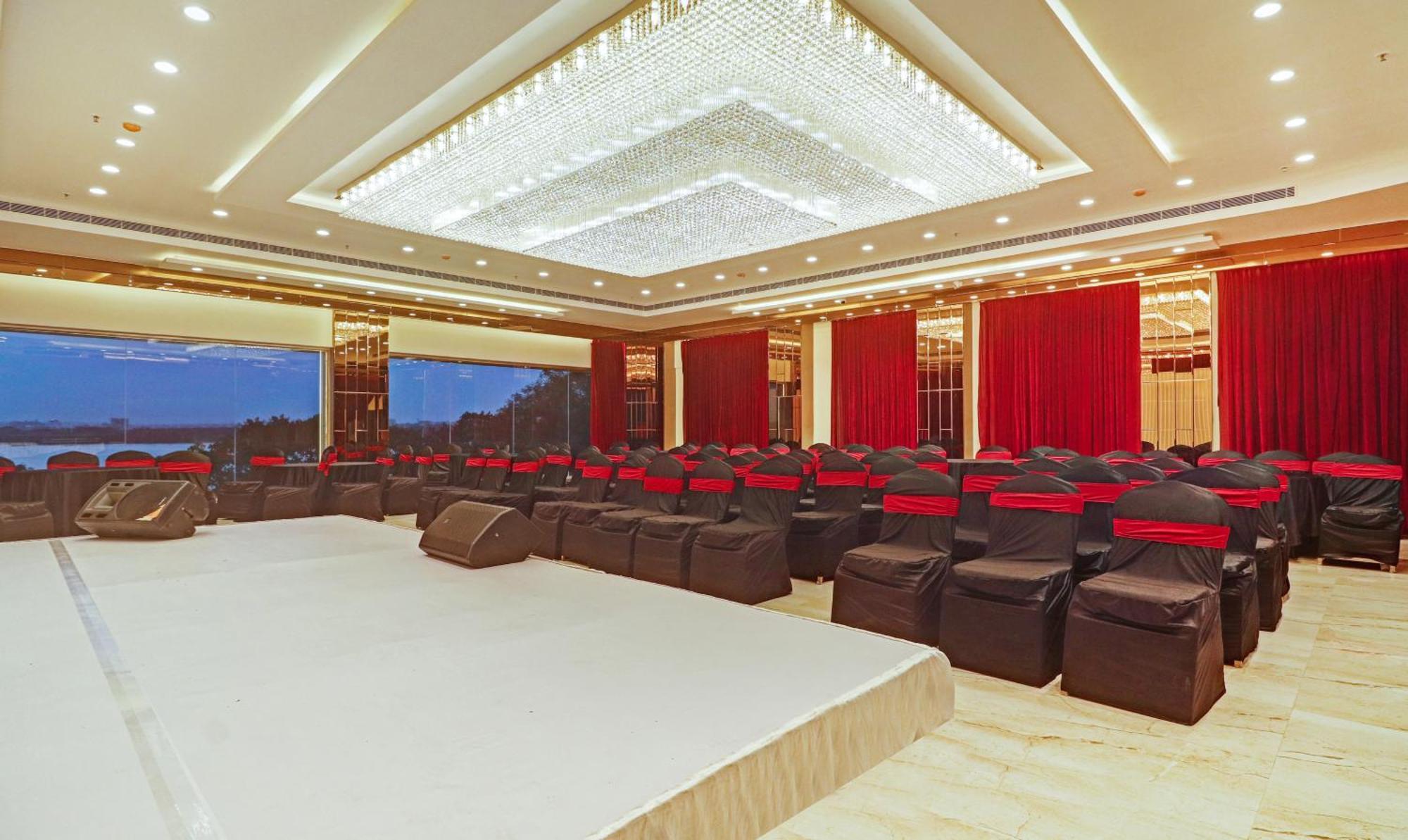 Treebo Premium Seven Lake View Hyderabad Exteriör bild