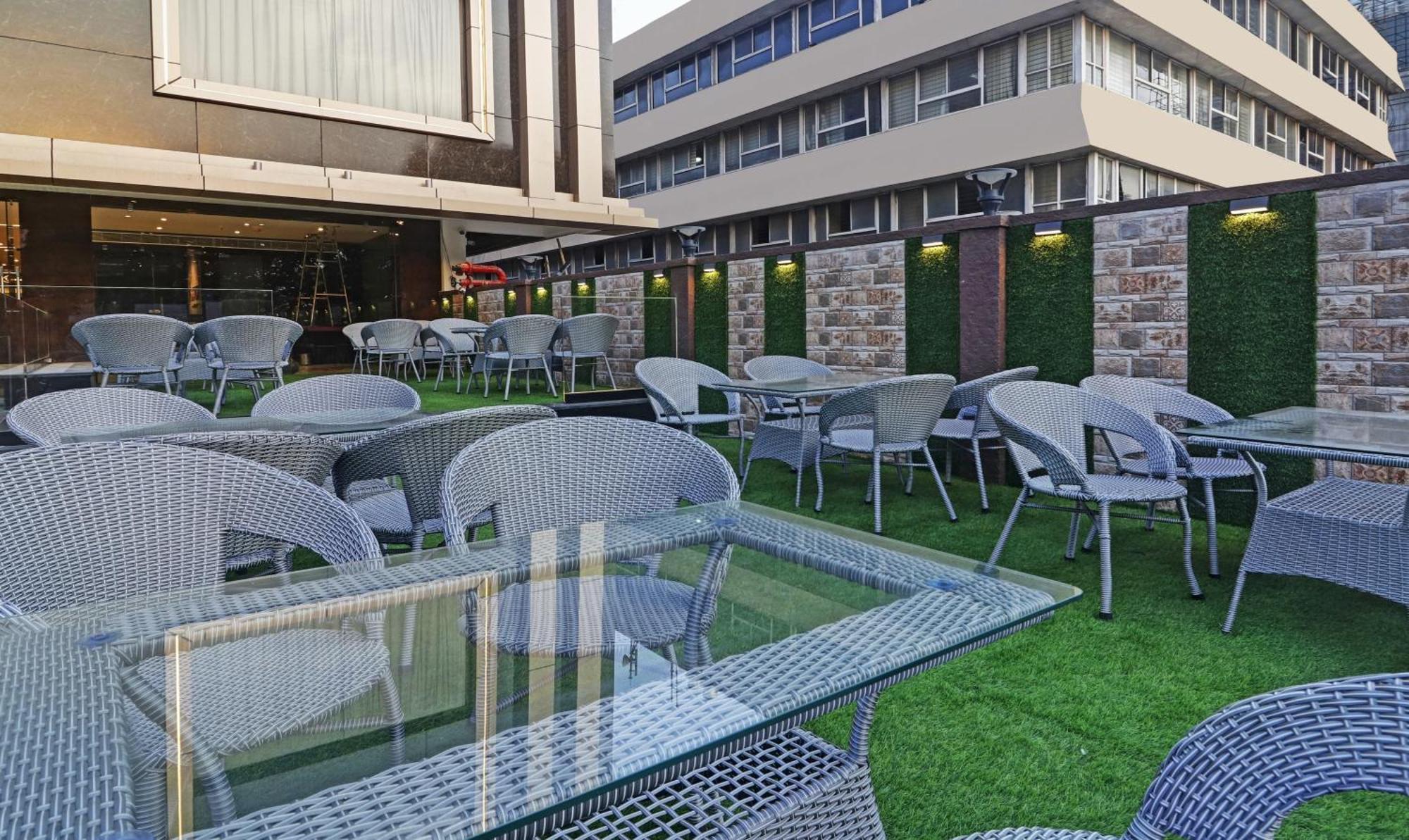 Treebo Premium Seven Lake View Hyderabad Exteriör bild