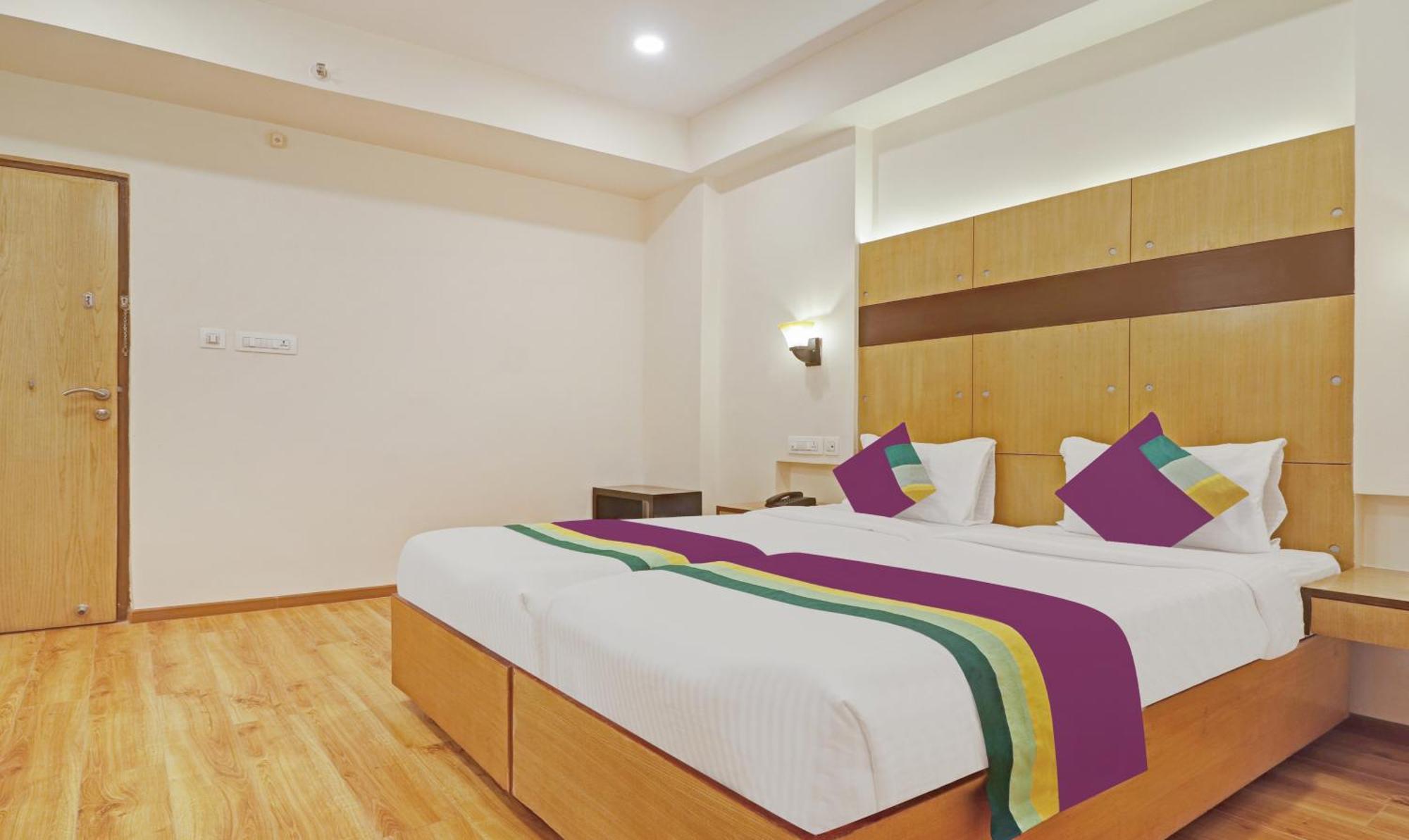 Treebo Premium Seven Lake View Hyderabad Exteriör bild