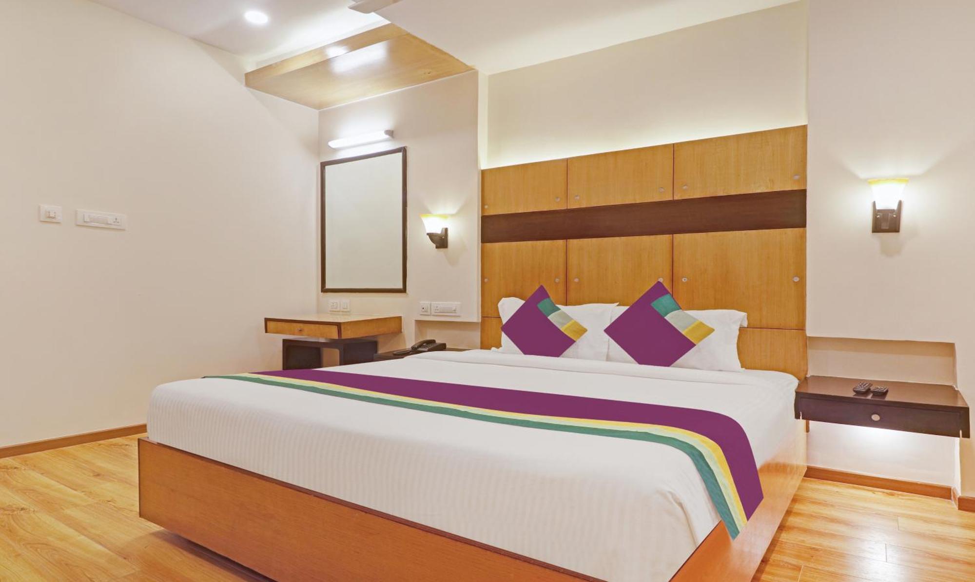 Treebo Premium Seven Lake View Hyderabad Exteriör bild
