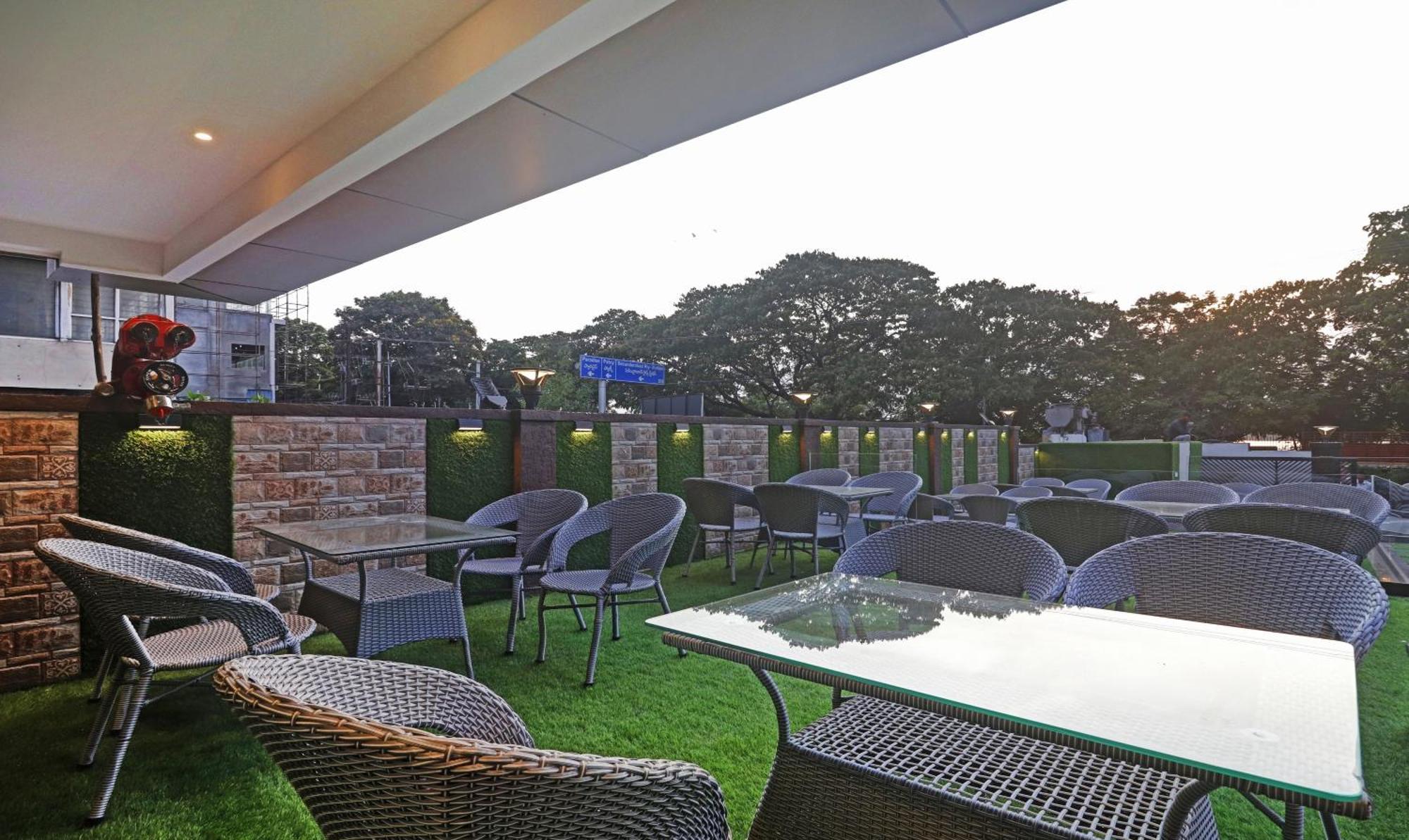 Treebo Premium Seven Lake View Hyderabad Exteriör bild