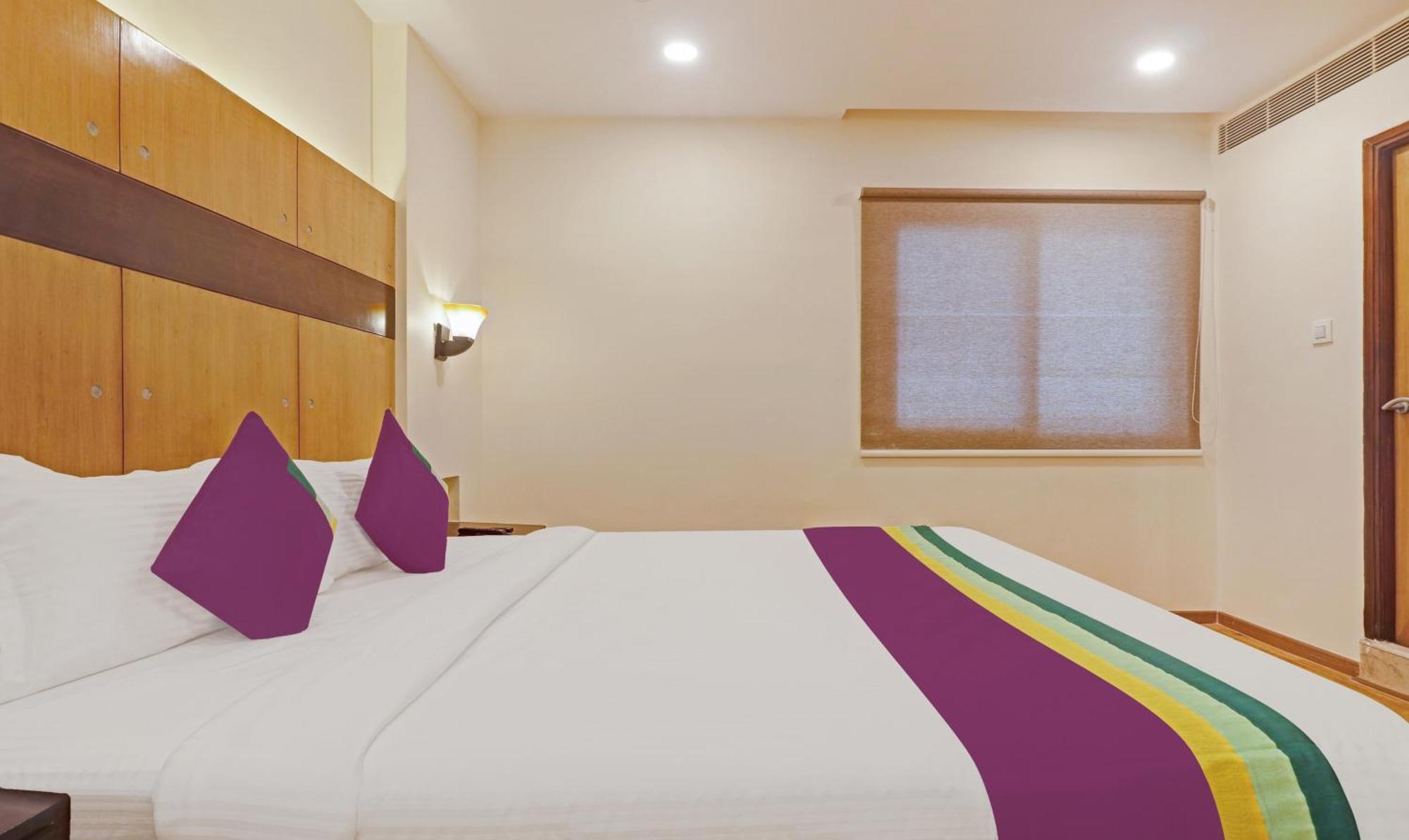 Treebo Premium Seven Lake View Hyderabad Exteriör bild