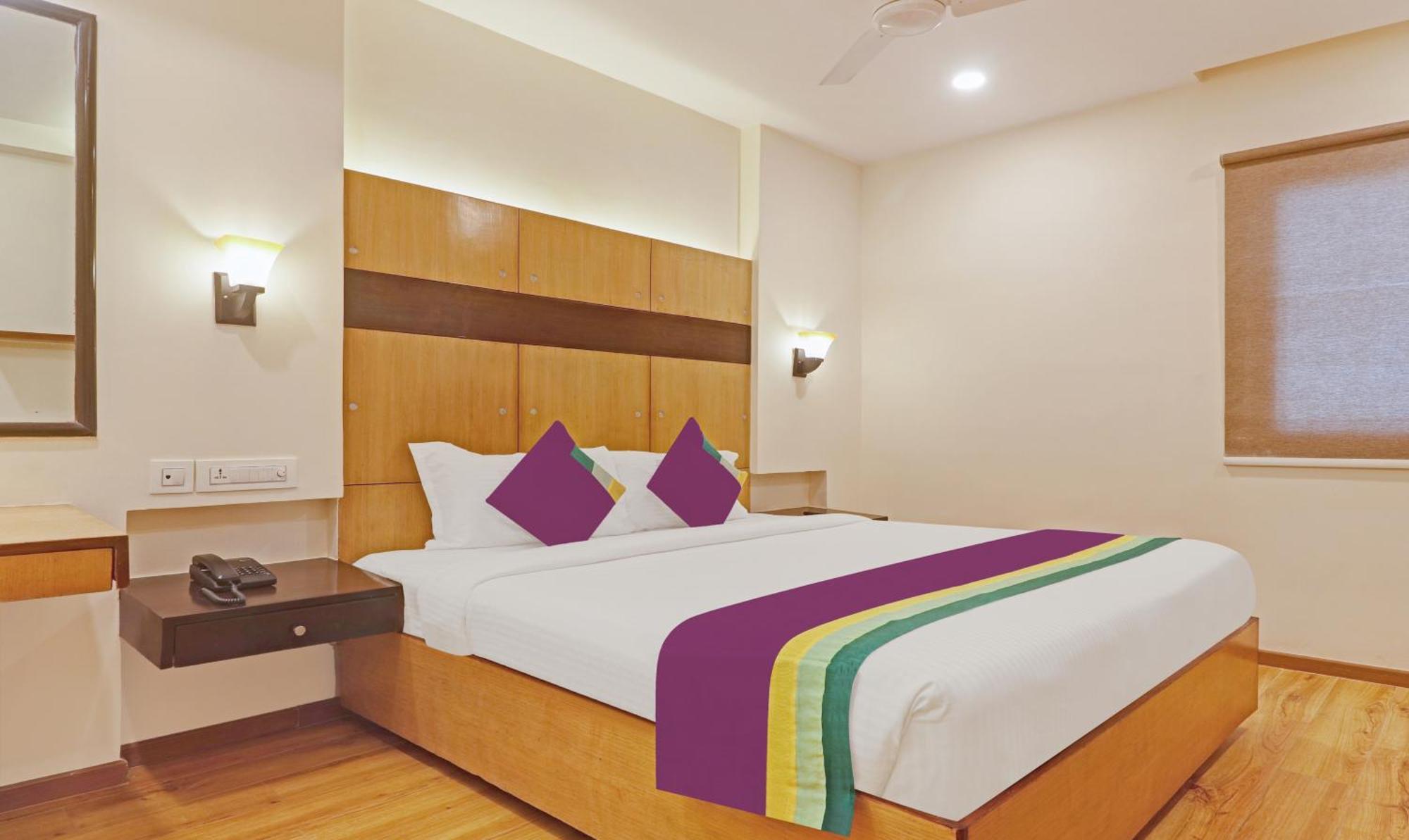 Treebo Premium Seven Lake View Hyderabad Exteriör bild