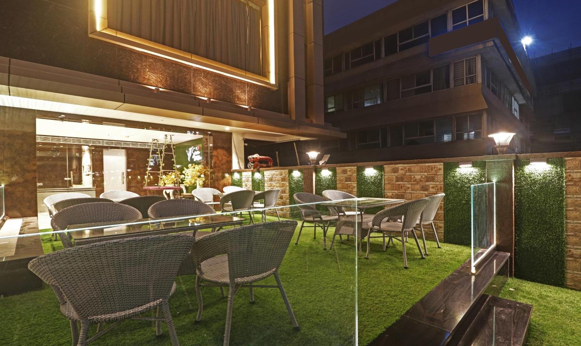 Treebo Premium Seven Lake View Hyderabad Exteriör bild